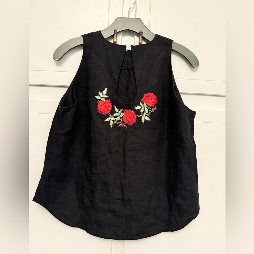 #7) Black Sleeveless Women's Top large
